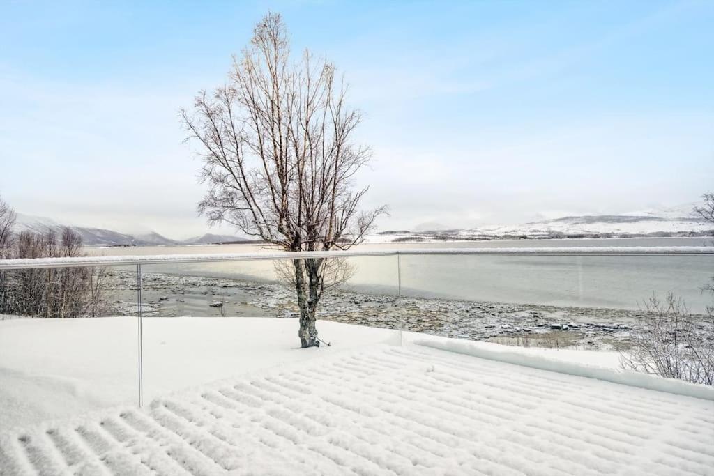 Hus Med Egen Strandlinje Tromsø Exterior foto