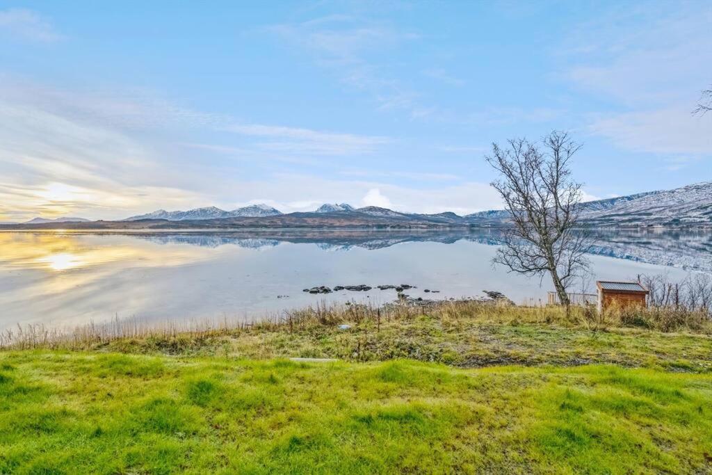Hus Med Egen Strandlinje Tromsø Exterior foto
