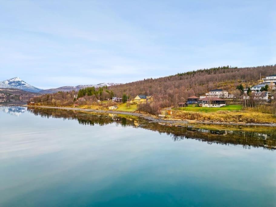 Hus Med Egen Strandlinje Tromsø Exterior foto