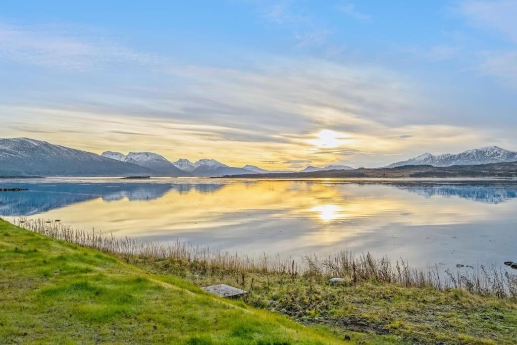Hus Med Egen Strandlinje Tromsø Exterior foto